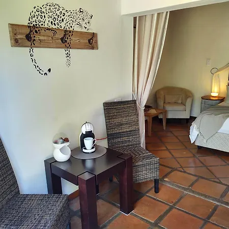 Orange-Ville Lodge & Guesthouse-3